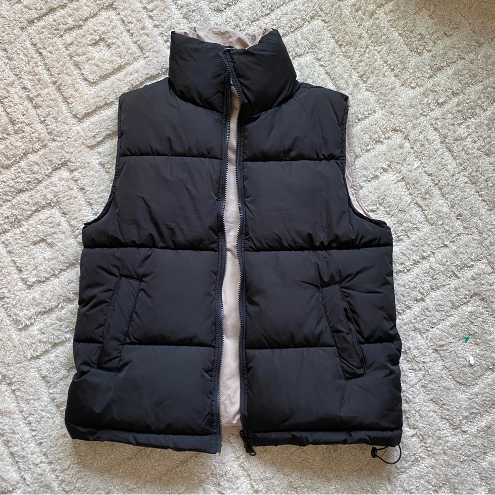 Reversible puffer vest